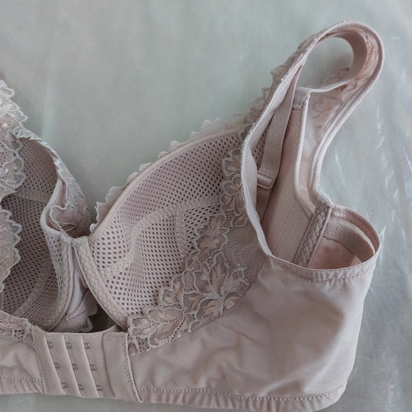 NWOT Triumph Double Layer Wing Bra Floral Lace - Picture 7 of 12